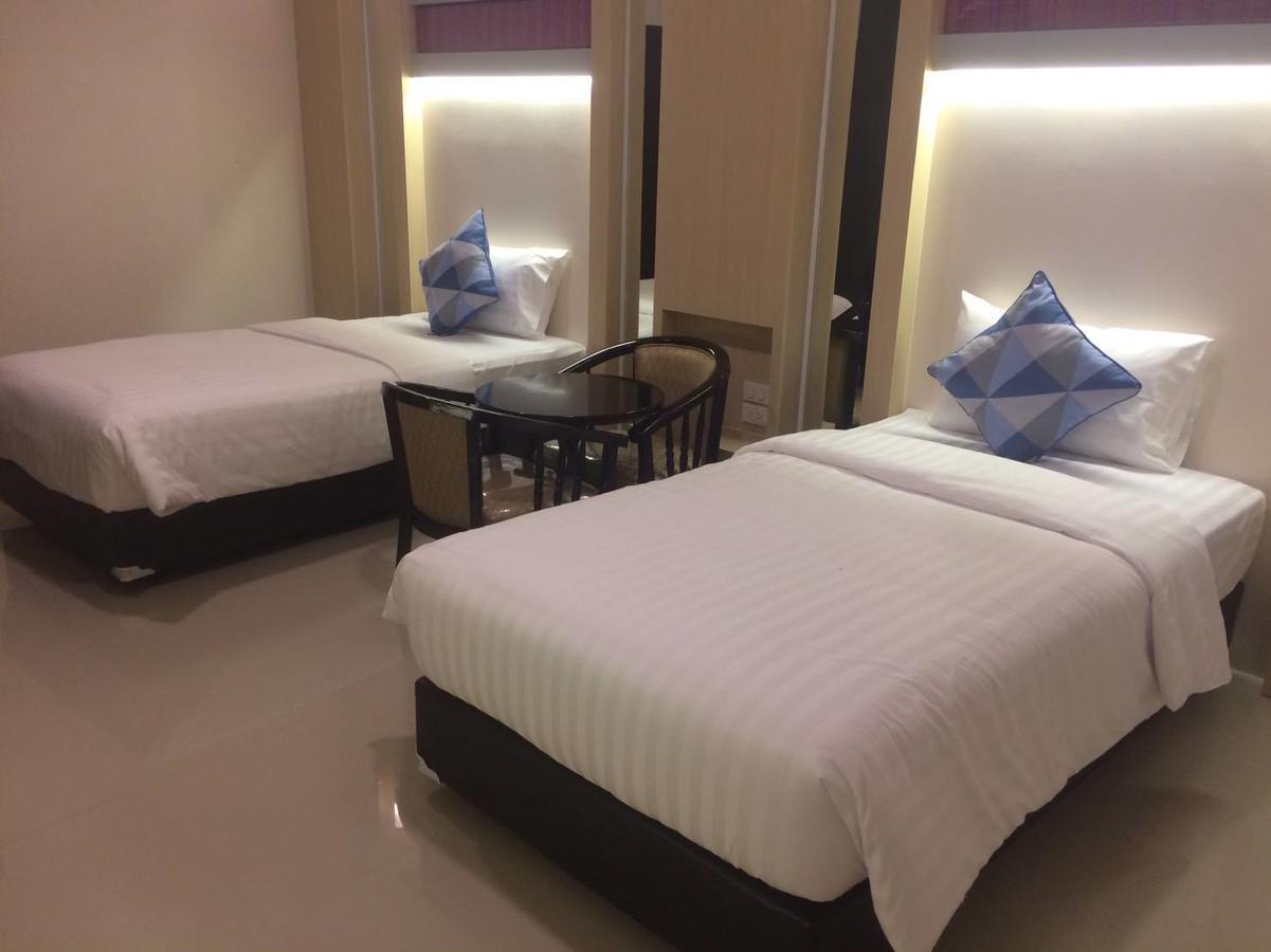 The Chic 101 Hotel Selaphum Bagian luar foto