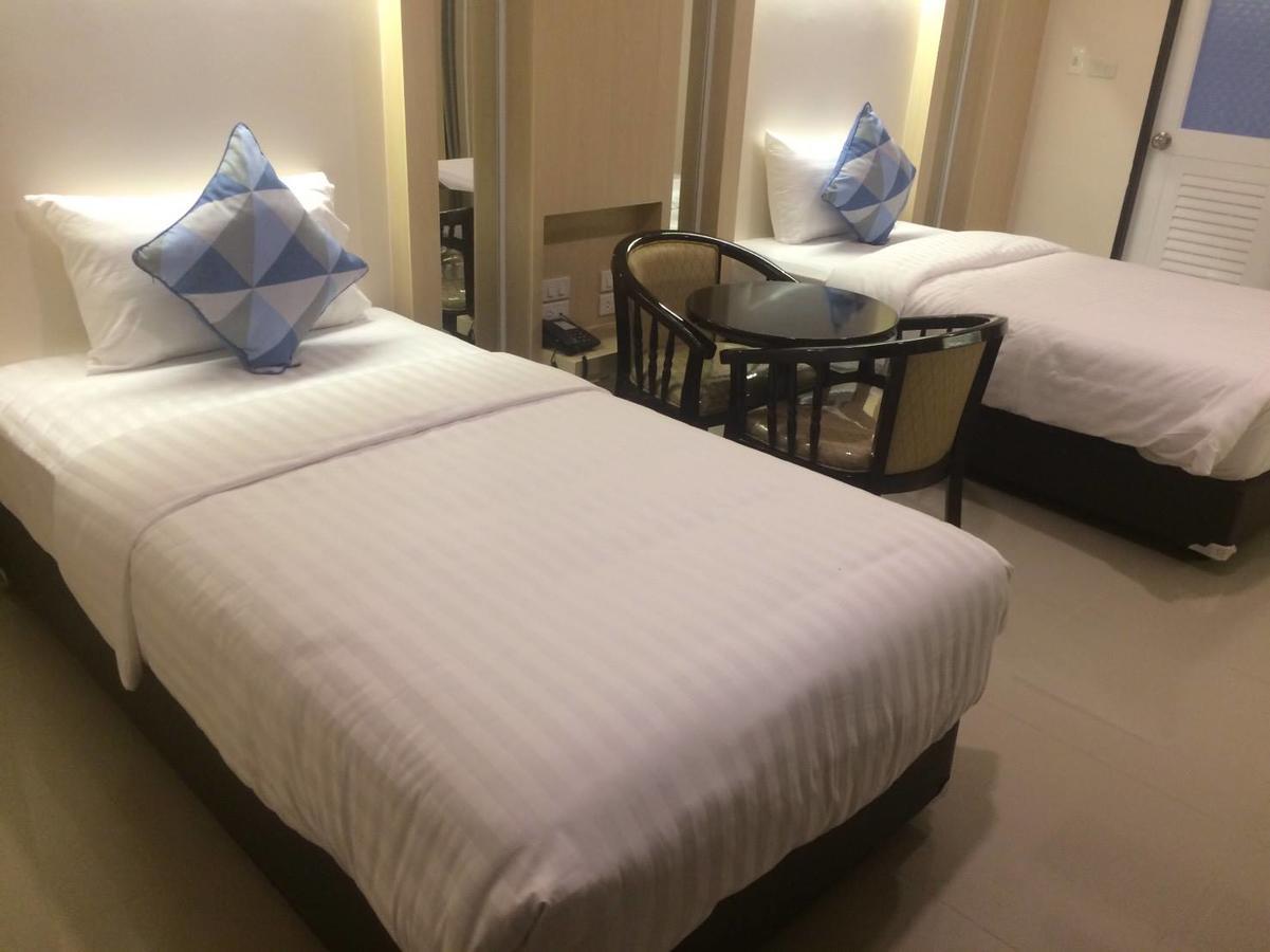 The Chic 101 Hotel Selaphum Bagian luar foto