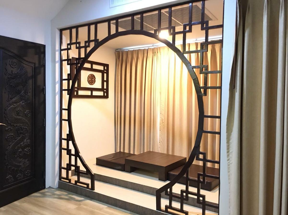 The Chic 101 Hotel Selaphum Bagian luar foto