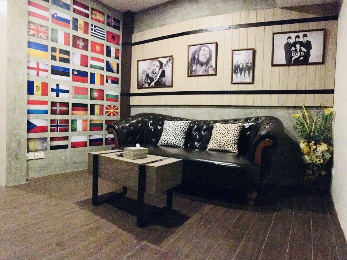 The Chic 101 Hotel Selaphum Bagian luar foto