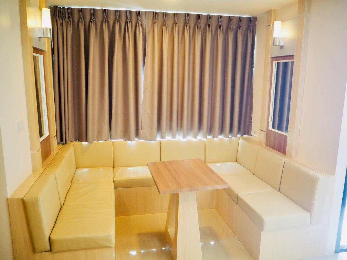 The Chic 101 Hotel Selaphum Bagian luar foto