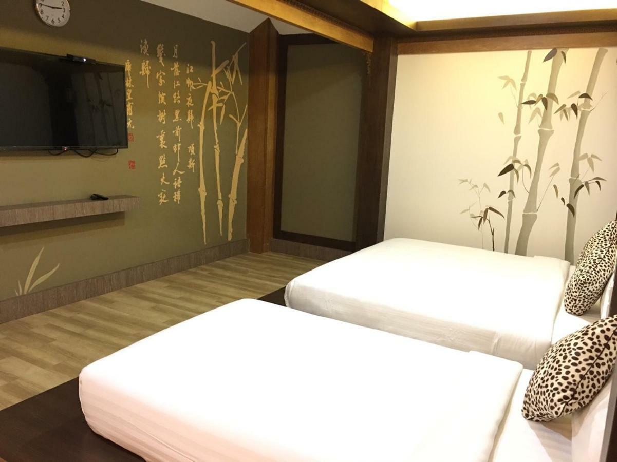 The Chic 101 Hotel Selaphum Bagian luar foto