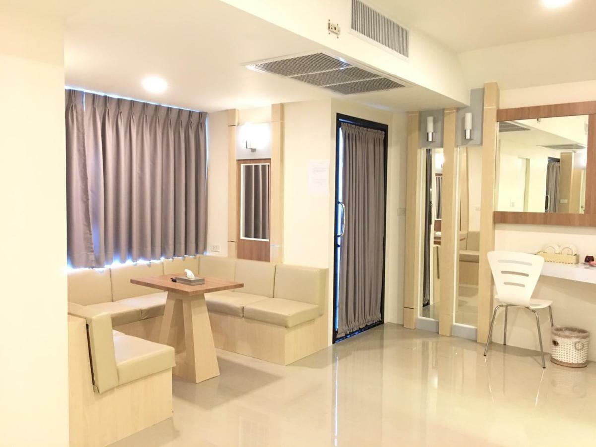 The Chic 101 Hotel Selaphum Bagian luar foto